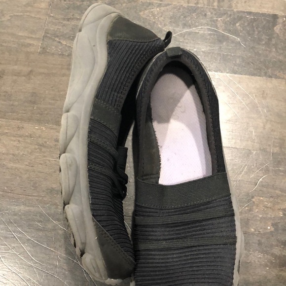 Super comfy black everyday sneakers - Picture 5 of 6